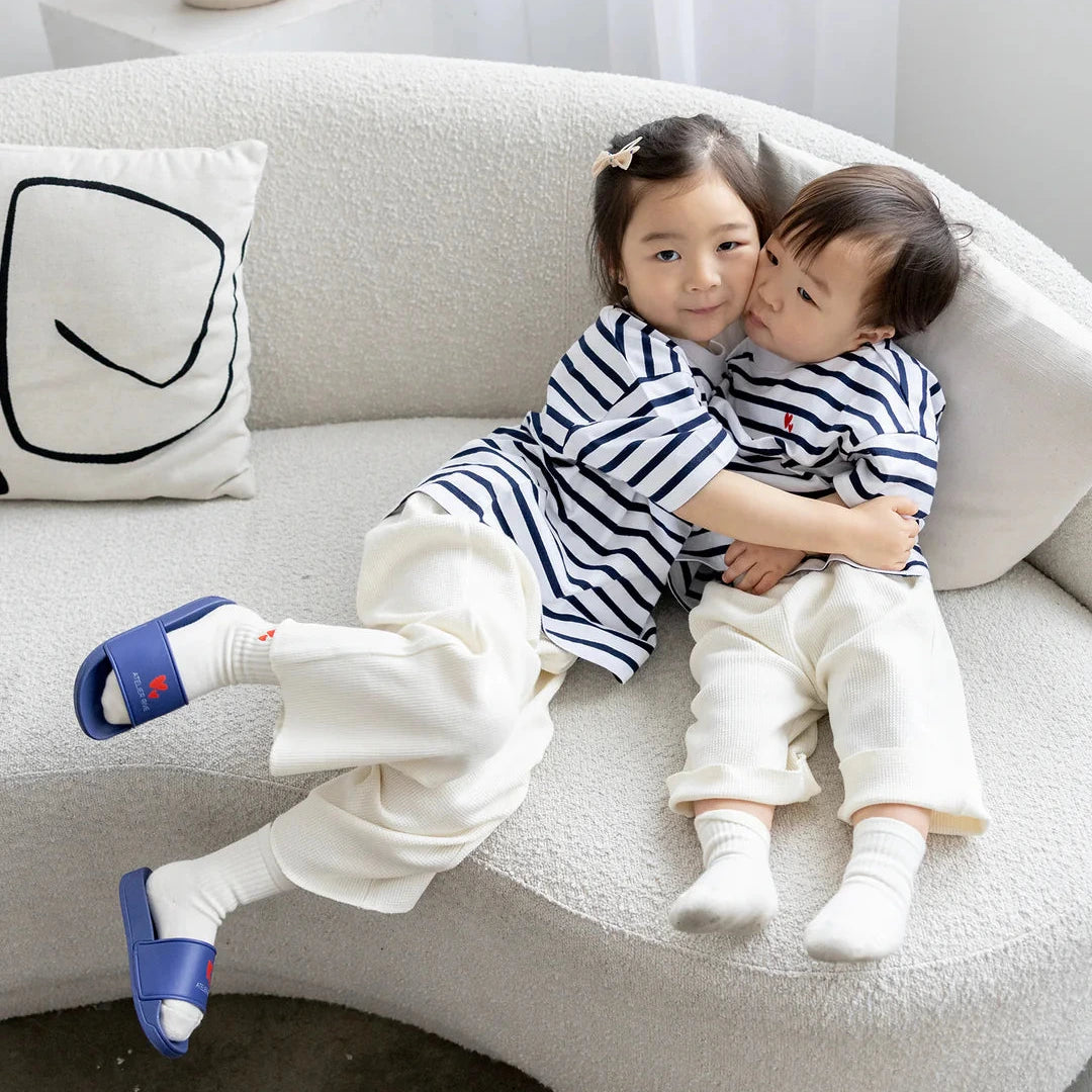 Matchande mjuk blårandig T-shirt - förälder och barn