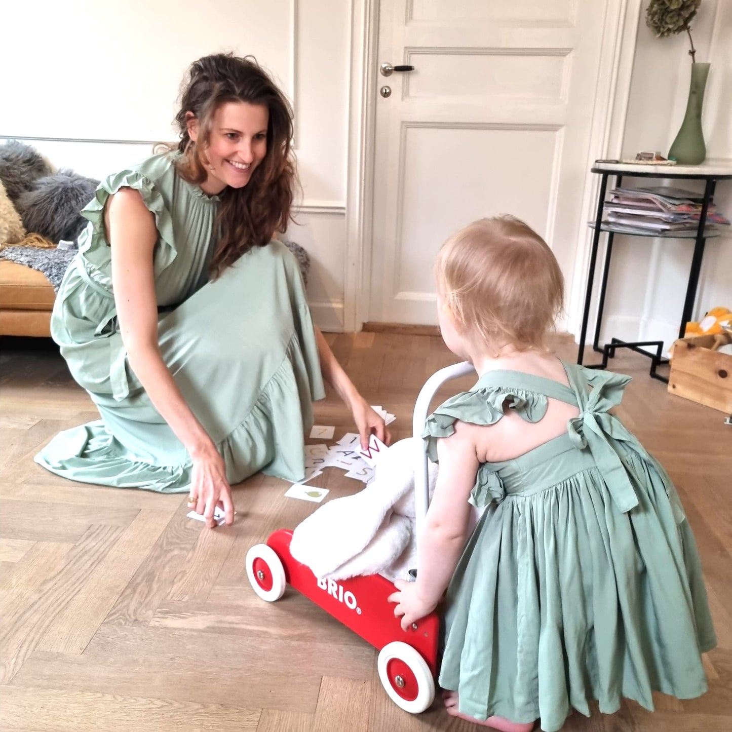 Set - Ljusgrön sommarklänning - matchande för mamma och barn