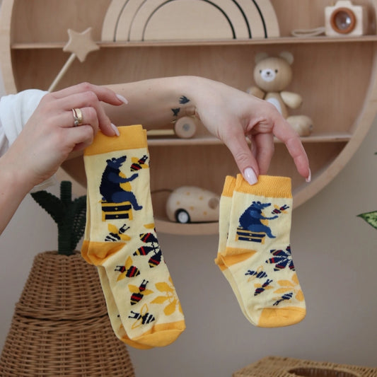 Matchande strumpor förälder, barn och bebis - bi